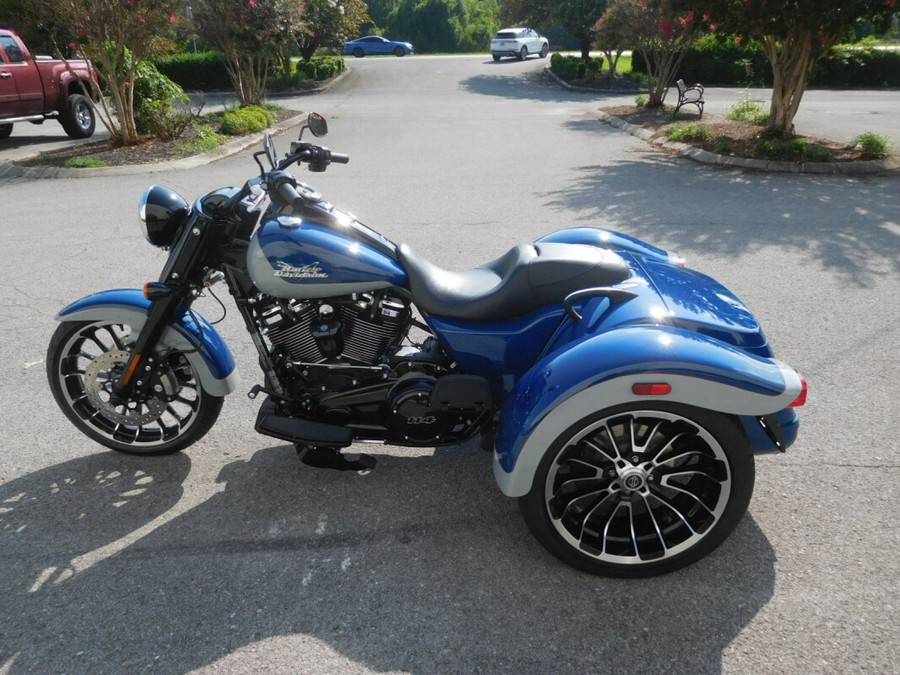 2023 Harley-Davidson Freewheeler Bright Billiard Blue/Billiard Gray