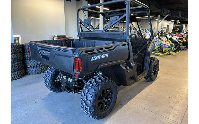 2024 Can-Am Defender DPS HD7