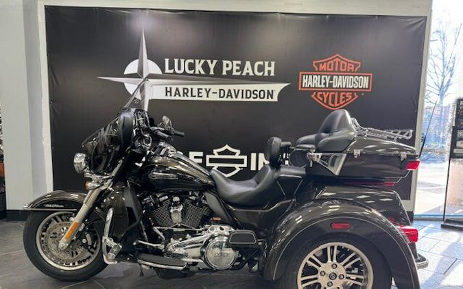 2020 Harley-Davidson® Tri Glide® Ultra River Rock Gray/Vivid Black