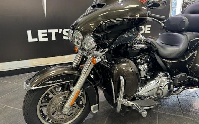 2020 Harley-Davidson® Tri Glide® Ultra River Rock Gray/Vivid Black
