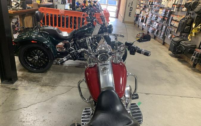 2021 Harley-Davidson® Road King® Billiard Red with Detachable Tour Pack