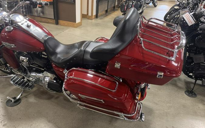 2021 Harley-Davidson® Road King® Billiard Red with Detachable Tour Pack