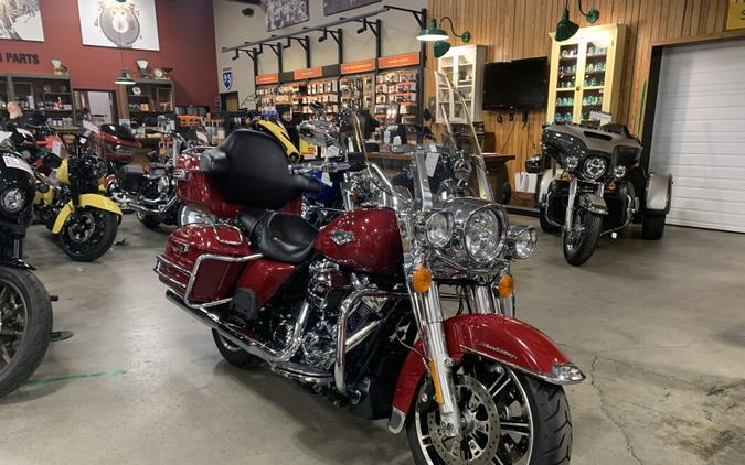 2021 Harley-Davidson® Road King® Billiard Red with Detachable Tour Pack