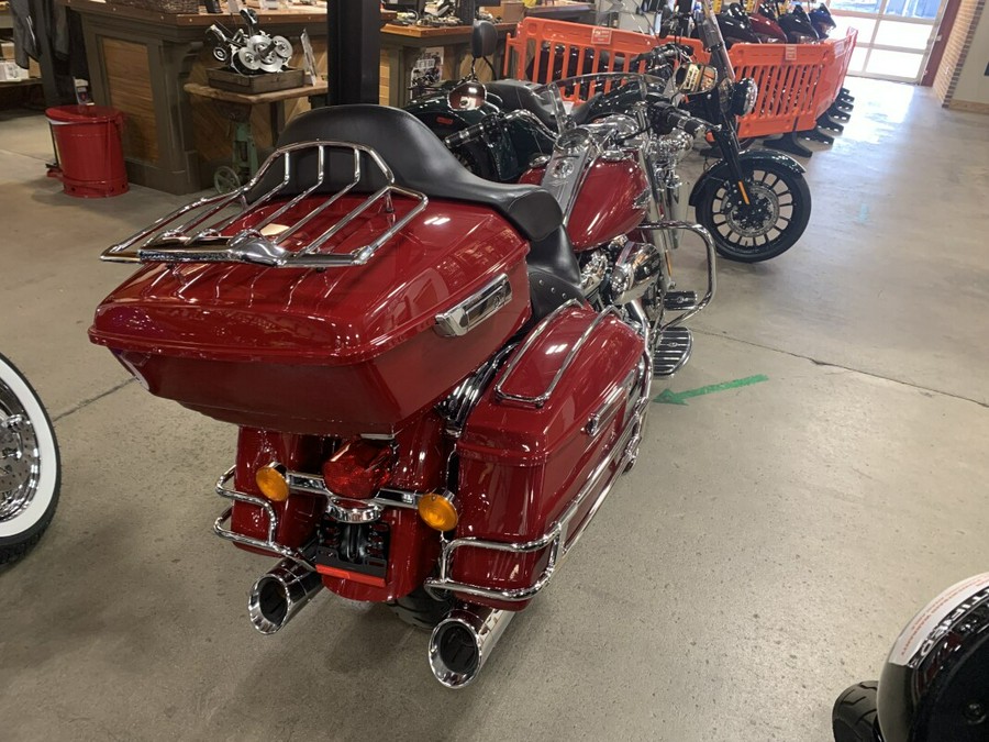 2021 Harley-Davidson® Road King® Billiard Red with Detachable Tour Pack