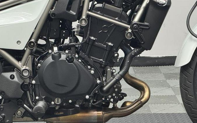 2024 Kawasaki Eliminator® Pearl Robotic White