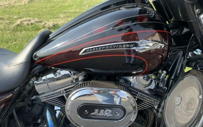 2011 Harley-Davidson® FLHXSE2 - CVO™ Street Glide®