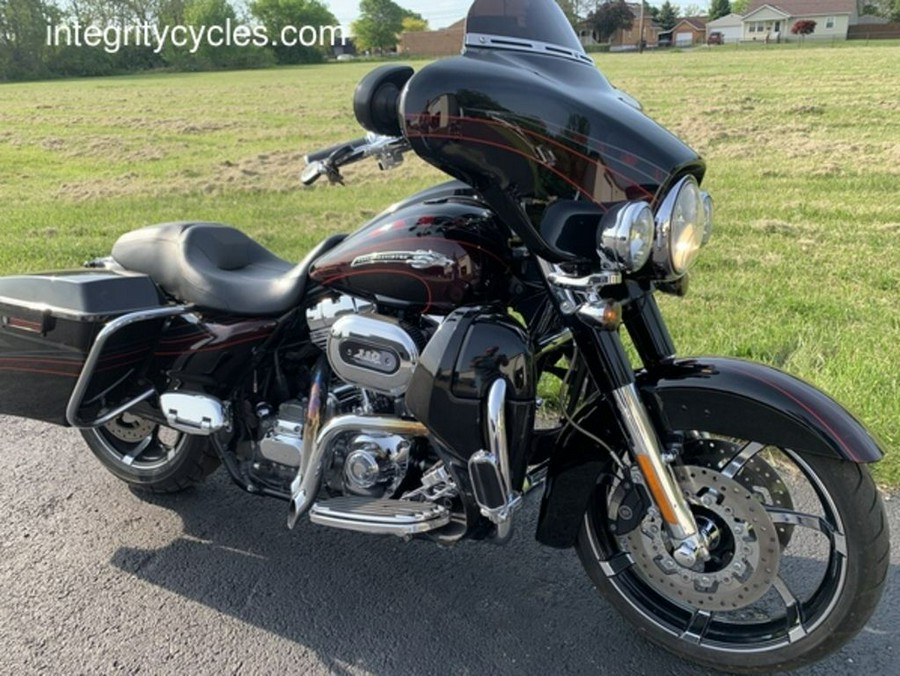 2011 Harley-Davidson® FLHXSE2 - CVO™ Street Glide®