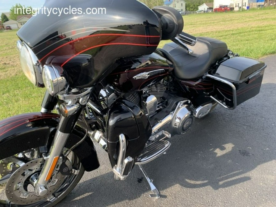 2011 Harley-Davidson® FLHXSE2 - CVO™ Street Glide®