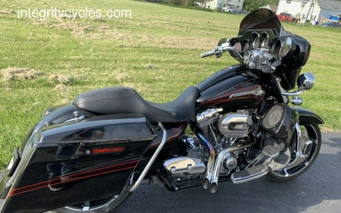 2011 Harley-Davidson® FLHXSE2 - CVO™ Street Glide®