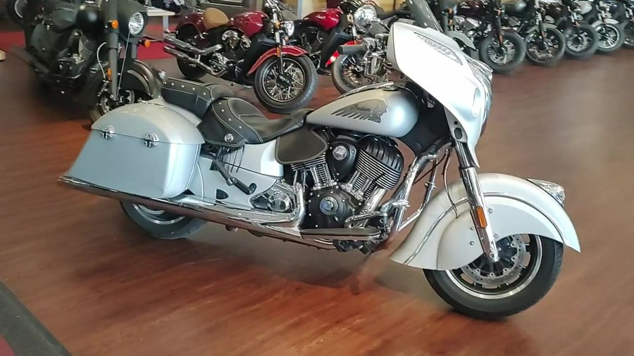 2018 Indian Motorcycle® Chieftain® Classic ABS Star Silver Smoke