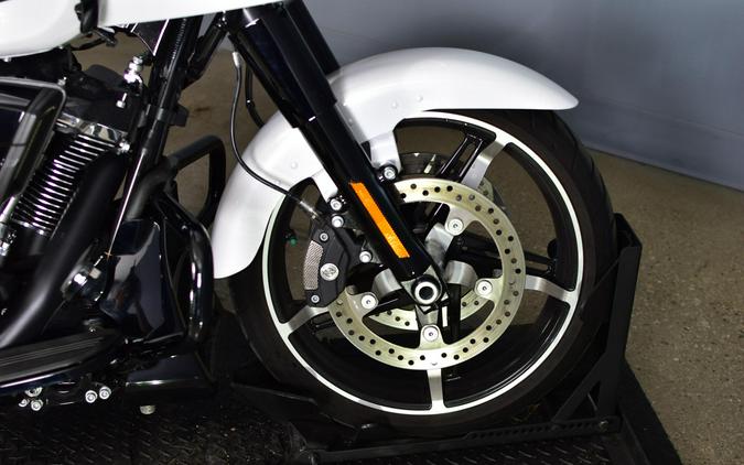 2025 Harley-Davidson Road Glide White Onyx Pearl - Black Finish