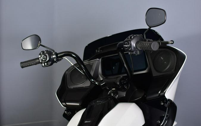 2025 Harley-Davidson Road Glide White Onyx Pearl - Black Finish