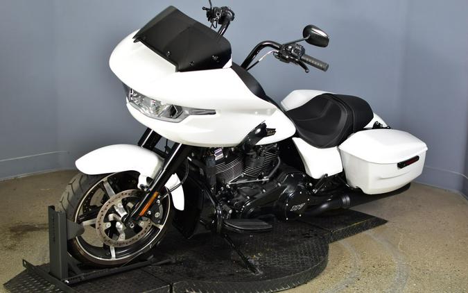 2025 Harley-Davidson Road Glide White Onyx Pearl - Black Finish