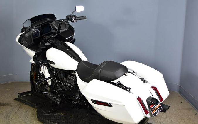 2025 Harley-Davidson Road Glide White Onyx Pearl - Black Finish