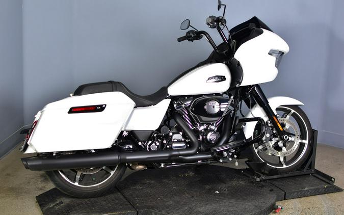 2025 Harley-Davidson Road Glide White Onyx Pearl - Black Finish