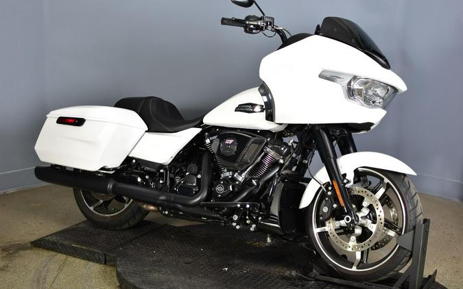 2025 Harley-Davidson Road Glide White Onyx Pearl - Black Finish