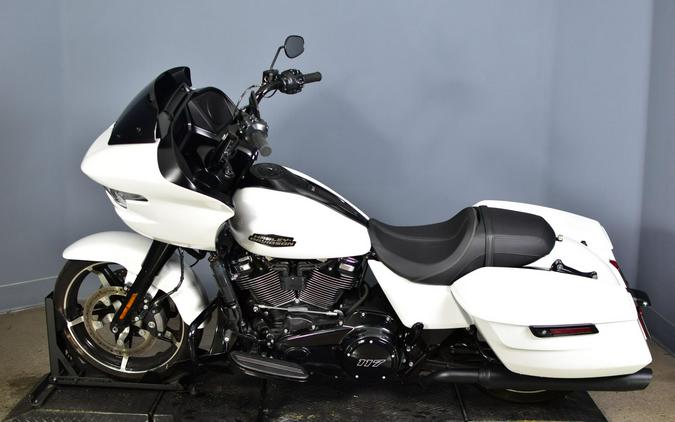 2025 Harley-Davidson Road Glide White Onyx Pearl - Black Finish