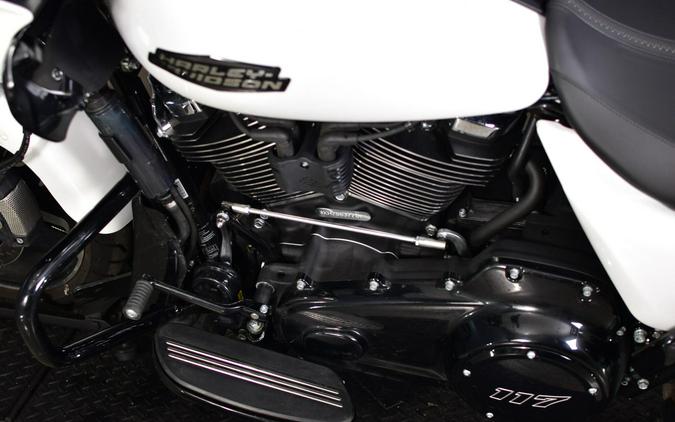 2025 Harley-Davidson Road Glide White Onyx Pearl - Black Finish