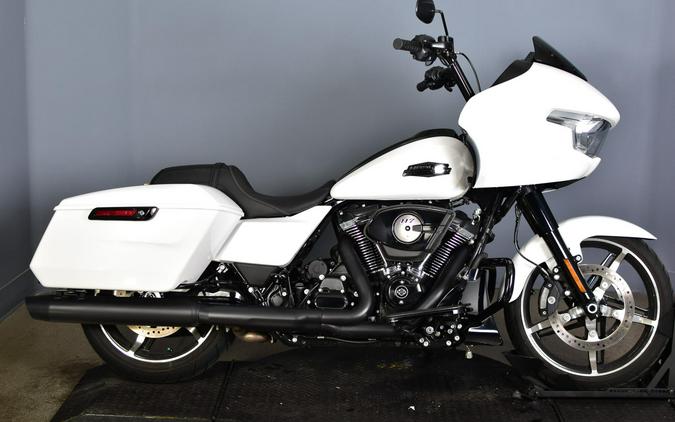 2025 Harley-Davidson Road Glide White Onyx Pearl - Black Finish