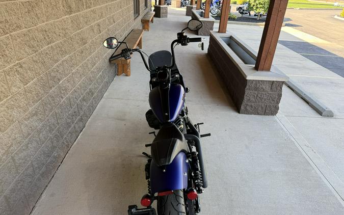 2023 Indian Sport Chief Dark Horse® Icon