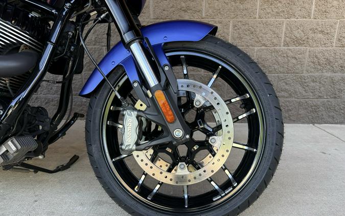 2023 Indian Sport Chief Dark Horse® Icon