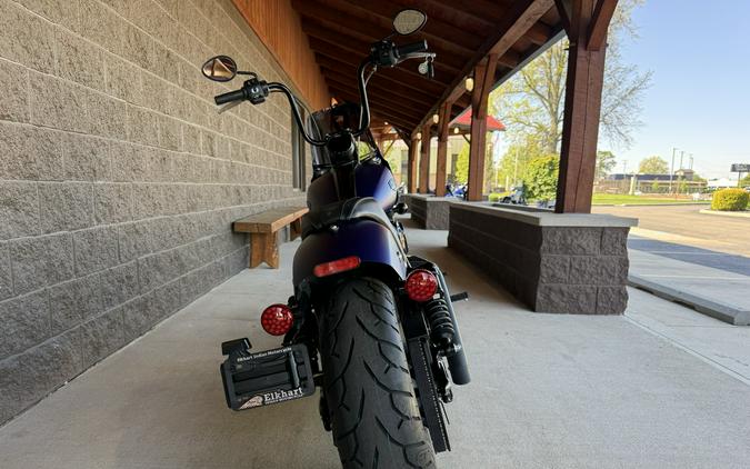 2023 Indian Sport Chief Dark Horse® Icon