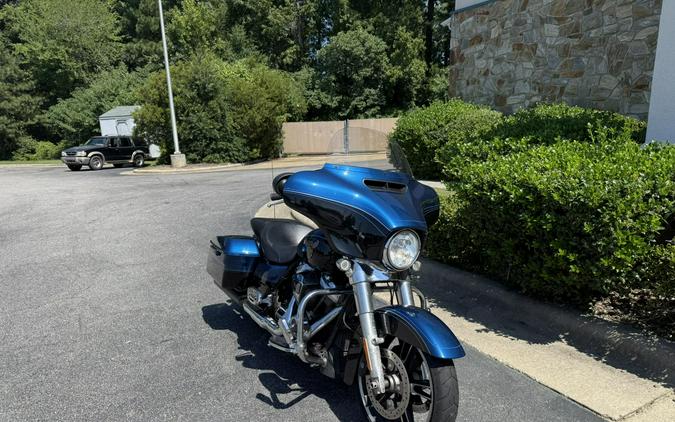 FLHX 2018 Street Glide®
