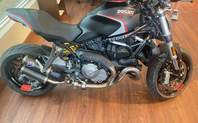 2020 Ducati Monster 821 Stealth Review (15 Fast Facts)