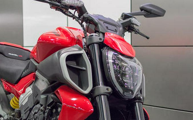 2024 Ducati Diavel V4 Red