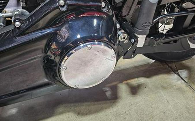 2025 Harley-Davidson® FLHC - Heritage Classic