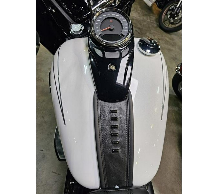 2025 Harley-Davidson® FLHC - Heritage Classic