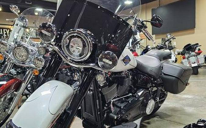 2025 Harley-Davidson® FLHC - Heritage Classic