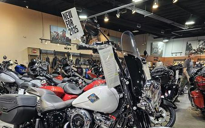 2025 Harley-Davidson® FLHC - Heritage Classic