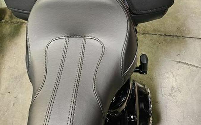 2025 Harley-Davidson® FLHC - Heritage Classic