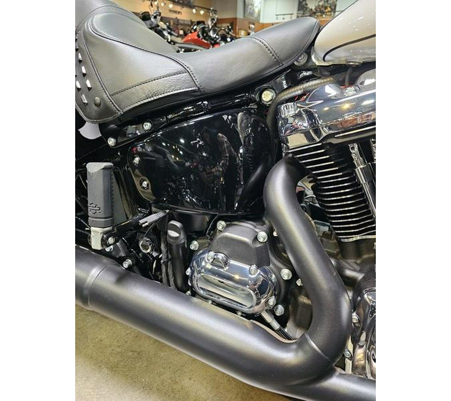 2025 Harley-Davidson® FLHC - Heritage Classic