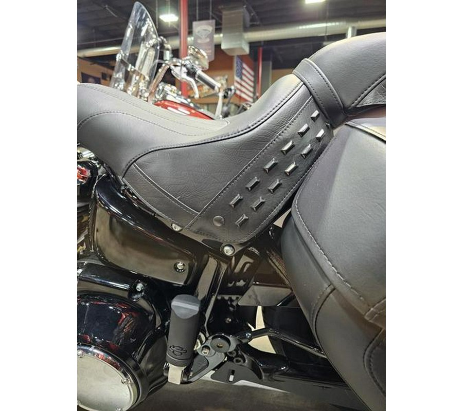 2025 Harley-Davidson® FLHC - Heritage Classic