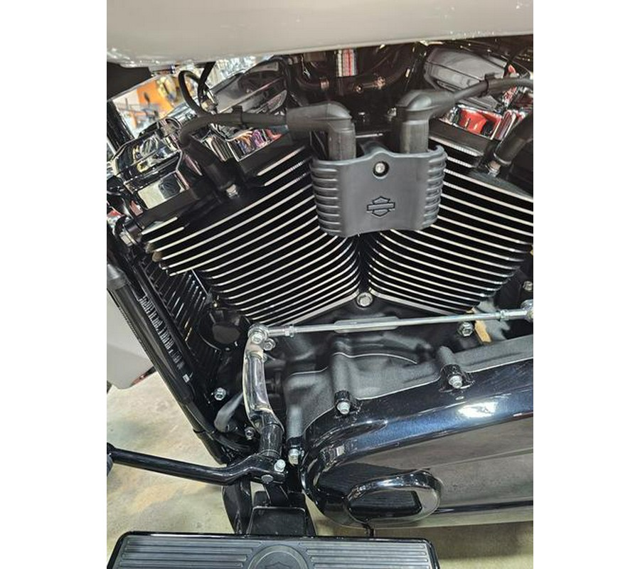 2025 Harley-Davidson® FLHC - Heritage Classic