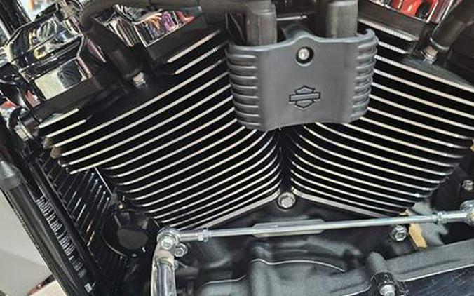 2025 Harley-Davidson® FLHC - Heritage Classic