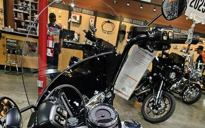 2025 Harley-Davidson® FLHC - Heritage Classic