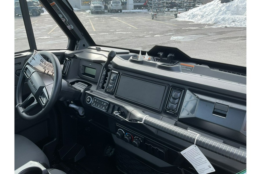 2026 Can-Am DEFENDER XT CAB HD11