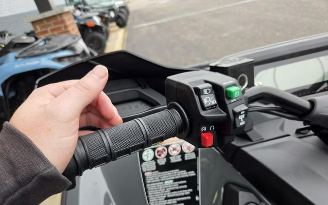 2027 Can-Am® Outlander MAX XT 1000 7.6 in.