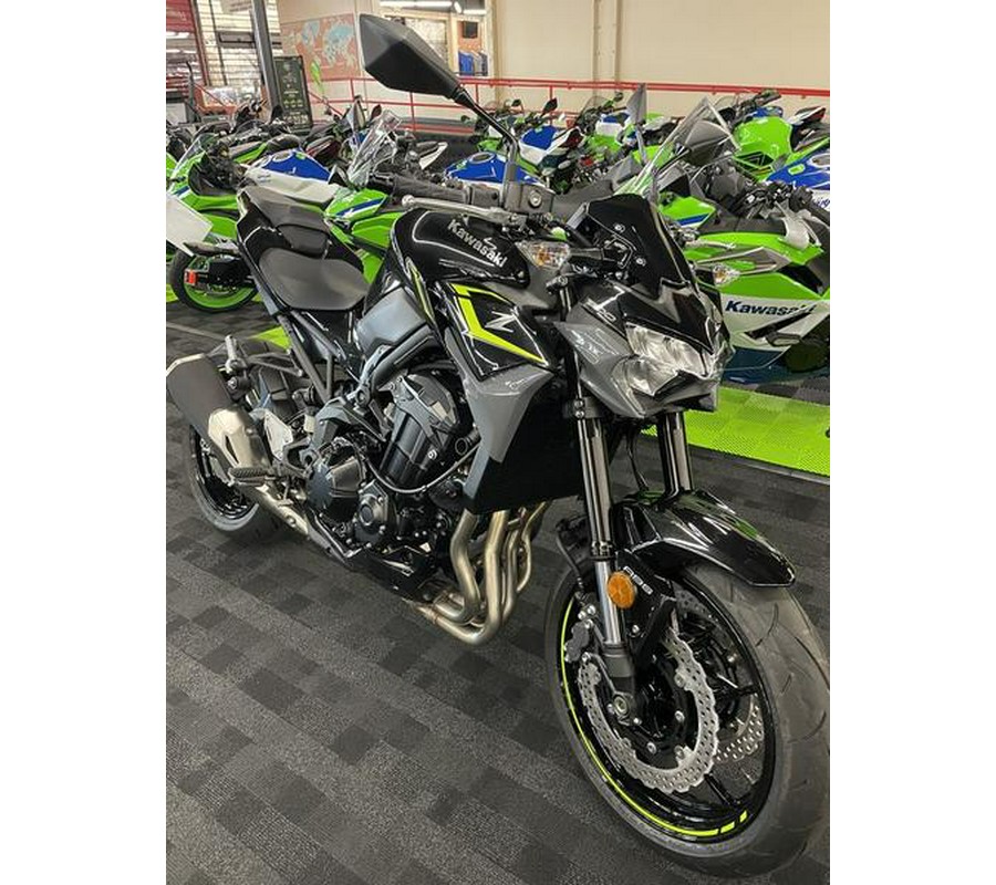 2024 Kawasaki Z900 ABS Metallic Spark Black/Metallic Matte Dark Gray