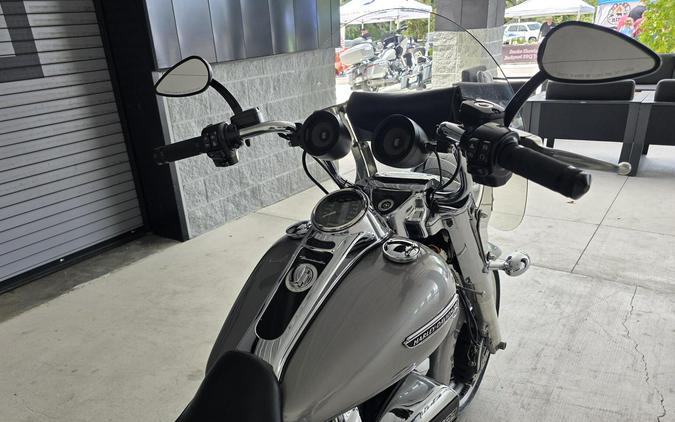 2017 Harley-Davidson® Freewheeler® Billet Silver