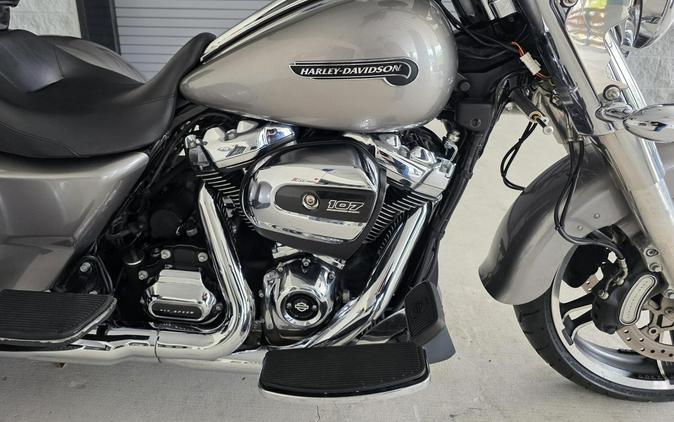 2017 Harley-Davidson® Freewheeler® Billet Silver