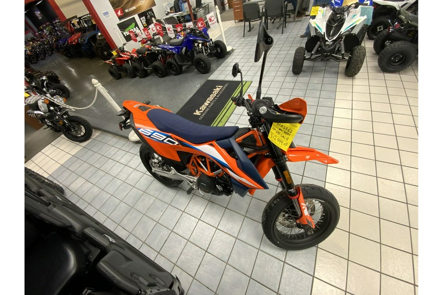 2024 KTM 690 SMC R