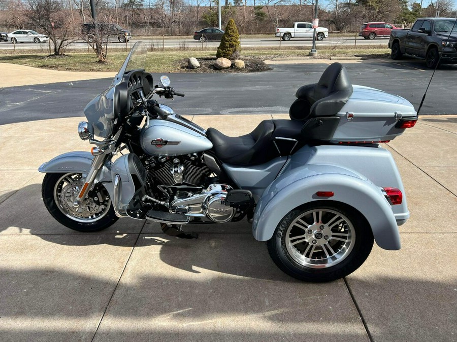 FLHTCUTG 2023 Tri Glide Ultra