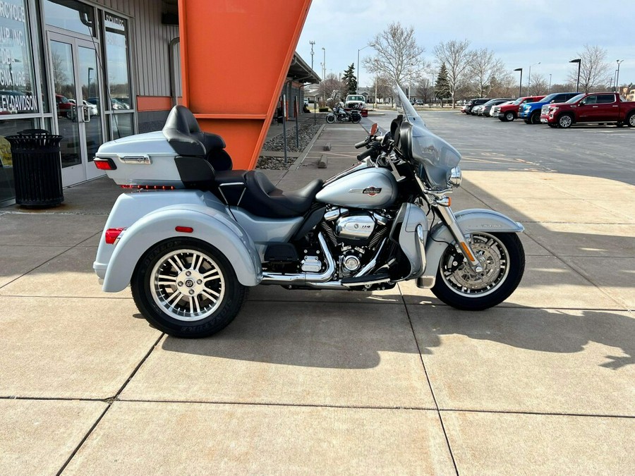 FLHTCUTG 2023 Tri Glide Ultra