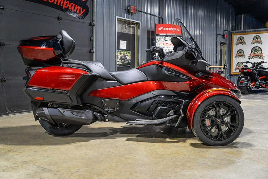 2024 Can-Am® Spyder RT Limited Dark Wheels