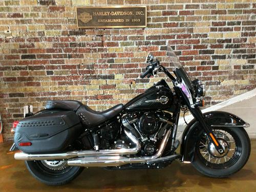 2018 Harley-Davidson Softail Heritage Classic 114 Review — From...