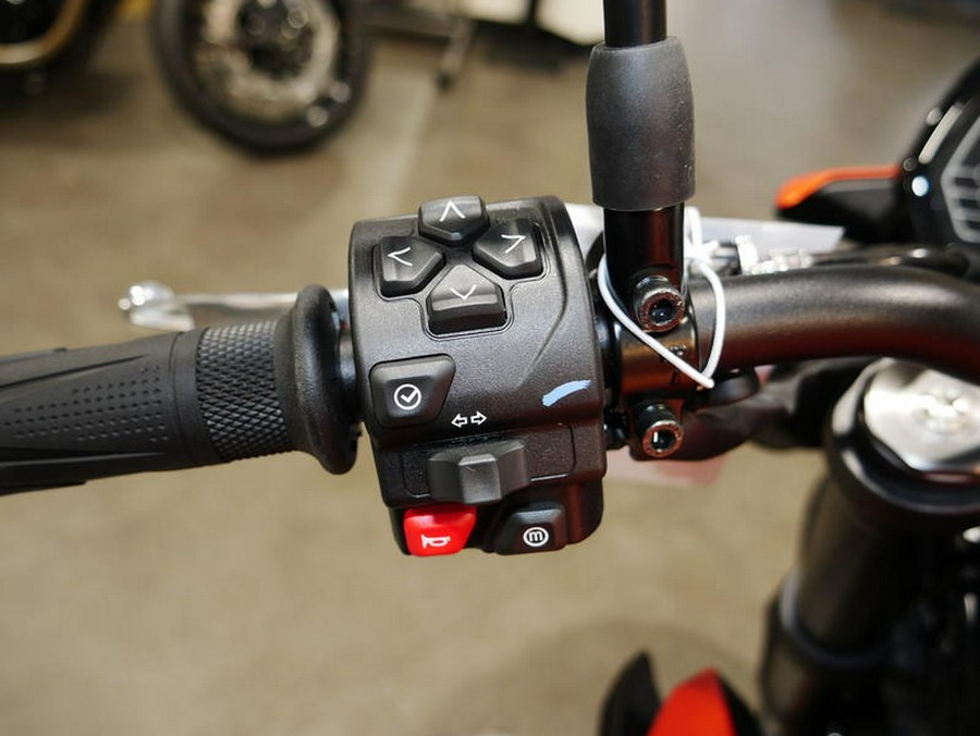 2025 Triumph Street Triple 765 R Matte Baja Orange